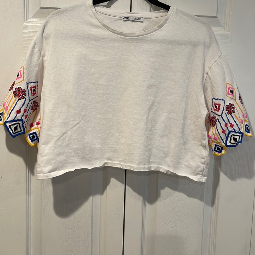 Size Small. Zara short sleeve embroidered arms white tee.